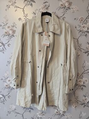 Cabi | Spring Excursion Anorak | Neutral Beige Color | Size Medium